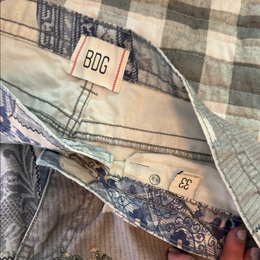 Urban Outfitters BDG Lavender and Light Blue Patchwork Floral Jeans NWT 33 - Picture 3 of 6